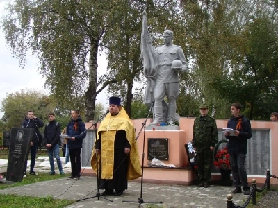 В 73-ю годовщину освобождения Новозыбкова от немецко-фашистских захватчиков духовенство и жители города молитвенно почтили память защитников своей малой Родины