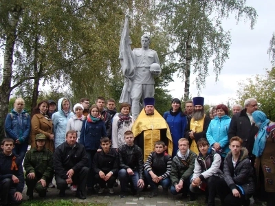 В 73-ю годовщину освобождения Новозыбкова от немецко-фашистских захватчиков духовенство и жители города молитвенно почтили память защитников своей малой Родины