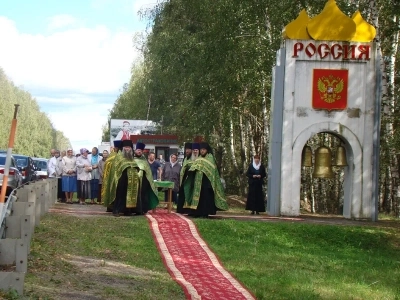 Священнослужители и миряне Новозыбковского благочиния Клинцовской Епархии, по благословению Правящего Архиерея – Епископа Владимира, первыми из россиян приветствовали частицу мощей (честную главу) преподобного Силуана Афонского и поклонились святыне в день прибытия ея в пределы Российской Федерации