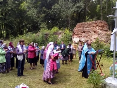 Пресвятая Богородице, помогай нам! – в отдаленных селах Новозыбковского благочиния - Каташин и Лысые – совершены молебные пения в день празднования иконе Божией Матери «Казанская»