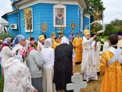 Архипастырский визит в Новозыбковское благочиние: Божественная литургия в храме в честь Покрова Пресвятой Богородицы г. Злынка и освящение Поклонного креста в селе Малые Щербиничи Злынковского района