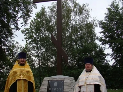 Архипастырский визит в Новозыбковское благочиние: Божественная литургия в храме в честь Покрова Пресвятой Богородицы г. Злынка и освящение Поклонного креста в селе Малые Щербиничи Злынковского района