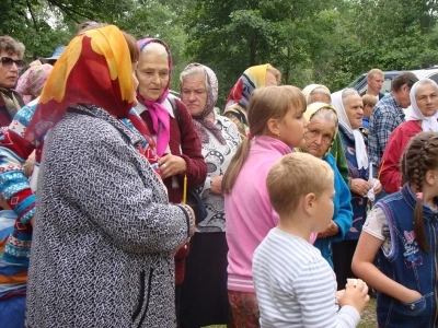 Архипастырский визит в Новозыбковское благочиние: Божественная литургия в храме в честь Покрова Пресвятой Богородицы г. Злынка и освящение Поклонного креста в селе Малые Щербиничи Злынковского района