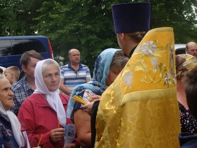 Архипастырский визит в Новозыбковское благочиние: Божественная литургия в храме в честь Покрова Пресвятой Богородицы г. Злынка и освящение Поклонного креста в селе Малые Щербиничи Злынковского района