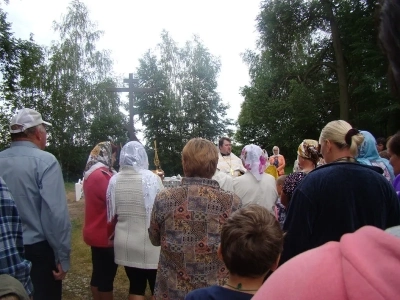 Архипастырский визит в Новозыбковское благочиние: Божественная литургия в храме в честь Покрова Пресвятой Богородицы г. Злынка и освящение Поклонного креста в селе Малые Щербиничи Злынковского района