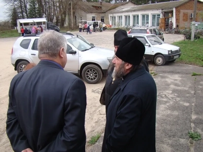 Архипастырский визит в Новозыбковское благочиние: Божественная литургия в храме в честь Покрова Пресвятой Богородицы г. Злынка и освящение Поклонного креста в селе Малые Щербиничи Злынковского района