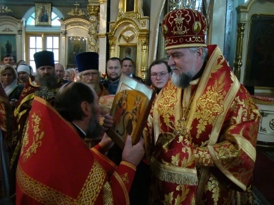 Архиерейское богослужение в день 40-летия священнической хиротонии протоиерея Владимира Похожая