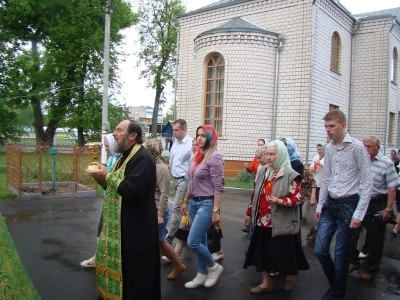 Святая блаженная старице Матроно, моли Бога о нас ! Жители города Новозыбкова молились у ковчега с частицей мощей блаженной старицы Матроны Московской