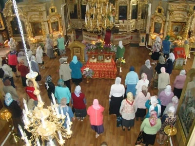 Святая блаженная старице Матроно, моли Бога о нас ! Жители города Новозыбкова молились у ковчега с частицей мощей блаженной старицы Матроны Московской