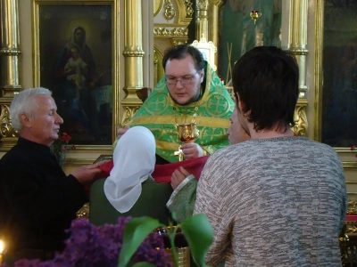 Святая блаженная старице Матроно, моли Бога о нас ! Жители города Новозыбкова молились у ковчега с частицей мощей блаженной старицы Матроны Московской