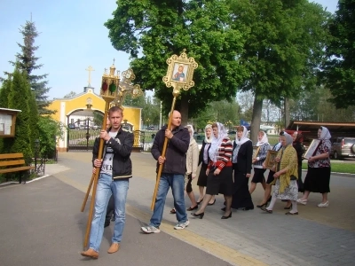 Святая блаженная старице Матроно, моли Бога о нас ! Жители города Новозыбкова молились у ковчега с частицей мощей блаженной старицы Матроны Московской