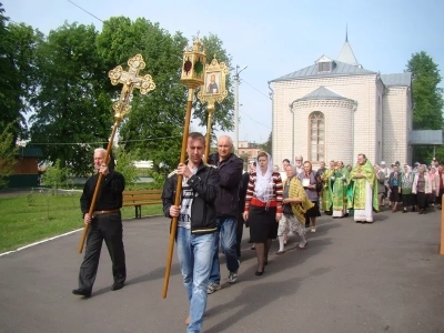 Святая блаженная старице Матроно, моли Бога о нас ! Жители города Новозыбкова молились у ковчега с частицей мощей блаженной старицы Матроны Московской