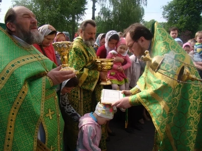 Святая блаженная старице Матроно, моли Бога о нас ! Жители города Новозыбкова молились у ковчега с частицей мощей блаженной старицы Матроны Московской