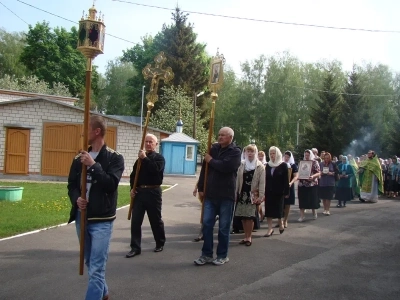 Святая блаженная старице Матроно, моли Бога о нас ! Жители города Новозыбкова молились у ковчега с частицей мощей блаженной старицы Матроны Московской