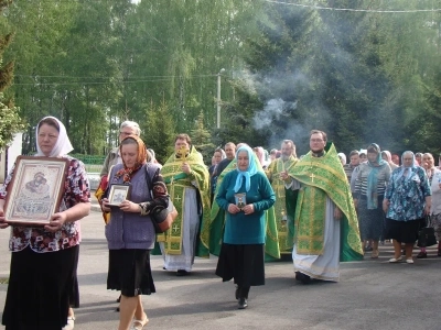 Святая блаженная старице Матроно, моли Бога о нас ! Жители города Новозыбкова молились у ковчега с частицей мощей блаженной старицы Матроны Московской