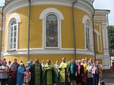 Святая блаженная старице Матроно, моли Бога о нас ! Жители города Новозыбкова молились у ковчега с частицей мощей блаженной старицы Матроны Московской