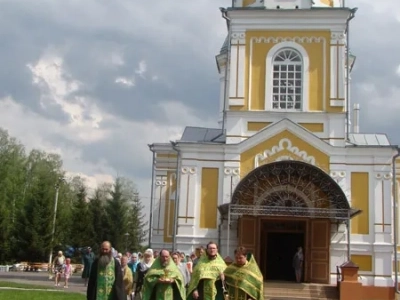 Святая блаженная старице Матроно, моли Бога о нас ! Жители города Новозыбкова молились у ковчега с частицей мощей блаженной старицы Матроны Московской