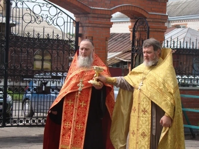 Святая блаженная старице Матроно, моли Бога о нас ! Жители города Новозыбкова молились у ковчега с частицей мощей блаженной старицы Матроны Московской