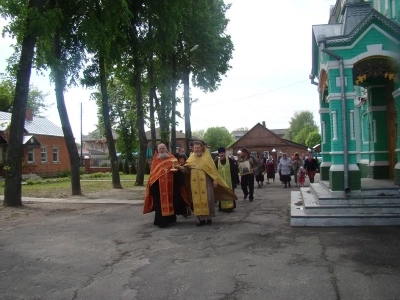 Святая блаженная старице Матроно, моли Бога о нас ! Жители города Новозыбкова молились у ковчега с частицей мощей блаженной старицы Матроны Московской