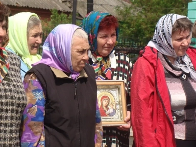 Святая блаженная старице Матроно, моли Бога о нас ! Жители города Новозыбкова молились у ковчега с частицей мощей блаженной старицы Матроны Московской