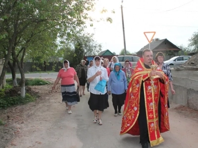 Святая блаженная старице Матроно, моли Бога о нас ! Жители города Новозыбкова молились у ковчега с частицей мощей блаженной старицы Матроны Московской