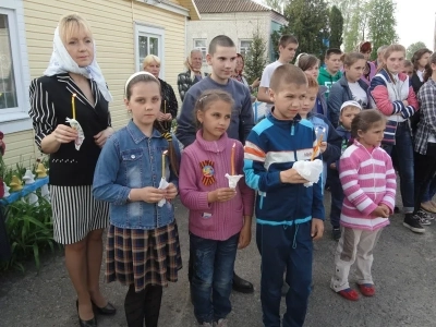 Вечная память защитникам Отечества ! В День победы в селе Карна Новозыбковского района освящен Новосооруженный крест на благоустроенной специально к этому дню могиле неизвестного солдата, погибшего в 1943 году