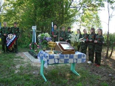 Вечная память защитникам Отечества ! В День победы в селе Карна Новозыбковского района освящен Новосооруженный крест на благоустроенной специально к этому дню могиле неизвестного солдата, погибшего в 1943 году