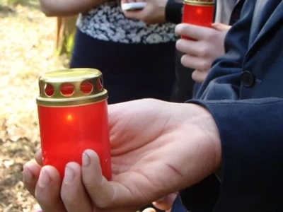 Вечная память защитникам Отечества ! В День победы в селе Карна Новозыбковского района освящен Новосооруженный крест на благоустроенной специально к этому дню могиле неизвестного солдата, погибшего в 1943 году