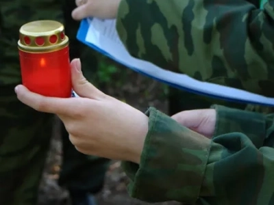 Вечная память защитникам Отечества ! В День победы в селе Карна Новозыбковского района освящен Новосооруженный крест на благоустроенной специально к этому дню могиле неизвестного солдата, погибшего в 1943 году