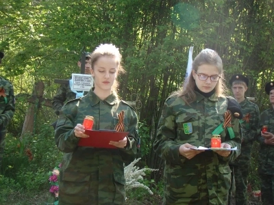 Вечная память защитникам Отечества ! В День победы в селе Карна Новозыбковского района освящен Новосооруженный крест на благоустроенной специально к этому дню могиле неизвестного солдата, погибшего в 1943 году