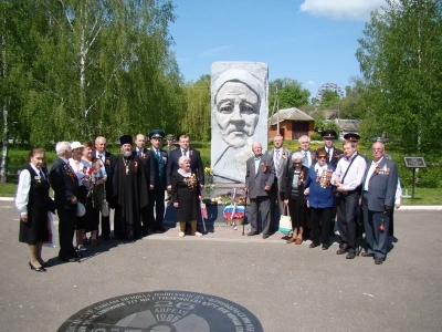 Вечная память защитникам Отечества ! В День победы в селе Карна Новозыбковского района освящен Новосооруженный крест на благоустроенной специально к этому дню могиле неизвестного солдата, погибшего в 1943 году