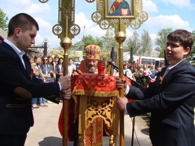 Вечная память воинам, жизнь свою на поле брани за веру и Отечество положившим! У мемориала неизвестного солдата на центральном городском кладбище новозыбковцы молились об упокоении павших в боях Великой Отечественной Войны