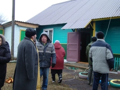 Крест увенчал молитвенный дом села Старые Бобовичи Новозыбковского благочиния Крест увенчал молитвенный дом села Старые Бобовичи Новозыбковского благочиния