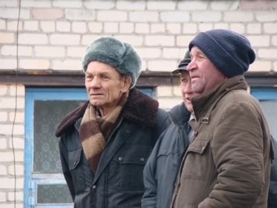 Крест увенчал молитвенный дом села Старые Бобовичи Новозыбковского благочиния Крест увенчал молитвенный дом села Старые Бобовичи Новозыбковского благочиния
