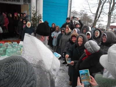 Днесь вод освящается естество: в день Святого Богоявления в Новозыбковском благочинии Правящий Архиерей совершил Божественную литургию и чин Великого освящения воды