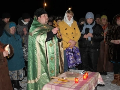 Днесь вод освящается естество: в день Святого Богоявления в Новозыбковском благочинии Правящий Архиерей совершил Божественную литургию и чин Великого освящения воды