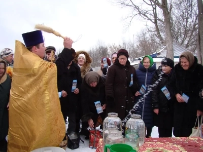 Днесь вод освящается естество: в день Святого Богоявления в Новозыбковском благочинии Правящий Архиерей совершил Божественную литургию и чин Великого освящения воды