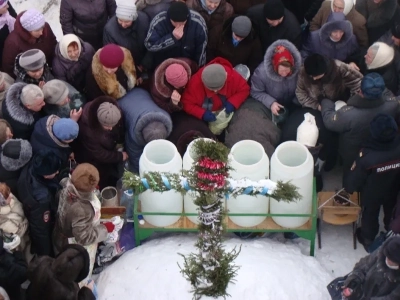 Днесь вод освящается естество: в день Святого Богоявления в Новозыбковском благочинии Правящий Архиерей совершил Божественную литургию и чин Великого освящения воды