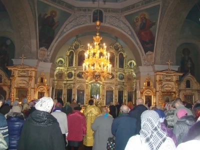 В храмах Новозыбковского благочиния поздравили женщин-прихожанок с Днем матери