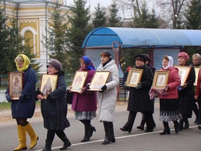 День народного единства в Новозыбкове ознаменован общим Крестным ходом прихожан всех православных храмов города