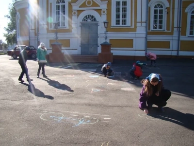 Нарушение любого закона – обман, обман – грех. Следствие: любое нарушение закона – грех! Члены прихода Соборного храма Новозыбковского благочиния и учащиеся Воскресной приходской школы изучают правила дорожного движения Российской Федерации