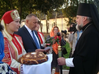 Епископ Клинцовский и Трубчевский Владимир освятил храм во имя Святой Троицы в пгт. Красная Гора