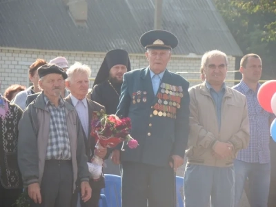 Епископ Клинцовский и Трубчевский Владимир освятил храм во имя Святой Троицы в пгт. Красная Гора