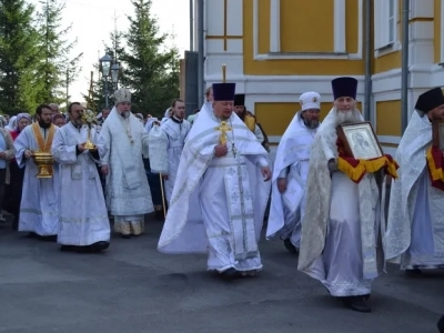 В день Престольного торжества соборного храма Новозыбковского благочиния, свой первый Архипастырский визит во град Новозыбков совершил Епископ Клинцовский и Трубчевский Владимир