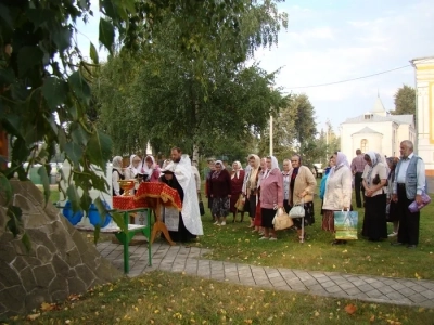 В день Престольного торжества соборного храма Новозыбковского благочиния, свой первый Архипастырский визит во град Новозыбков совершил Епископ Клинцовский и Трубчевский Владимир