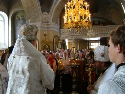 В день Престольного торжества соборного храма Новозыбковского благочиния, свой первый Архипастырский визит во град Новозыбков совершил Епископ Клинцовский и Трубчевский Владимир