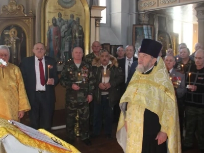 Еще молимся о упокоении воинов, жизнь свою на поле брани положивших!В день Сретения Господня, а также в день 34-ой годовщины вывода советских войск из Афганистана, в соборном храме Новозыбковского благочиния совершена панихида о всех воинах, погибших в локальных вооруженных конфликтах