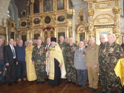 Еще молимся о упокоении воинов, жизнь свою на поле брани положивших!В день Сретения Господня, а также в день 34-ой годовщины вывода советских войск из Афганистана, в соборном храме Новозыбковского благочиния совершена панихида о всех воинах, погибших в локальных вооруженных конфликтах