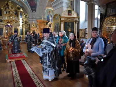 В день воспоминания первого (IV) и второго (452) обретения главы Иоанна Предтечи Епископ Клинцовский и Трубчевский Владимир совершил Литургию Преждеосвященных Даров в городе Новозыбкове