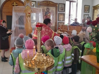 Во дни Светлой седмицы воспитанники детского сада «Теремок» пгт Красная Гора посетили Троицкий храм